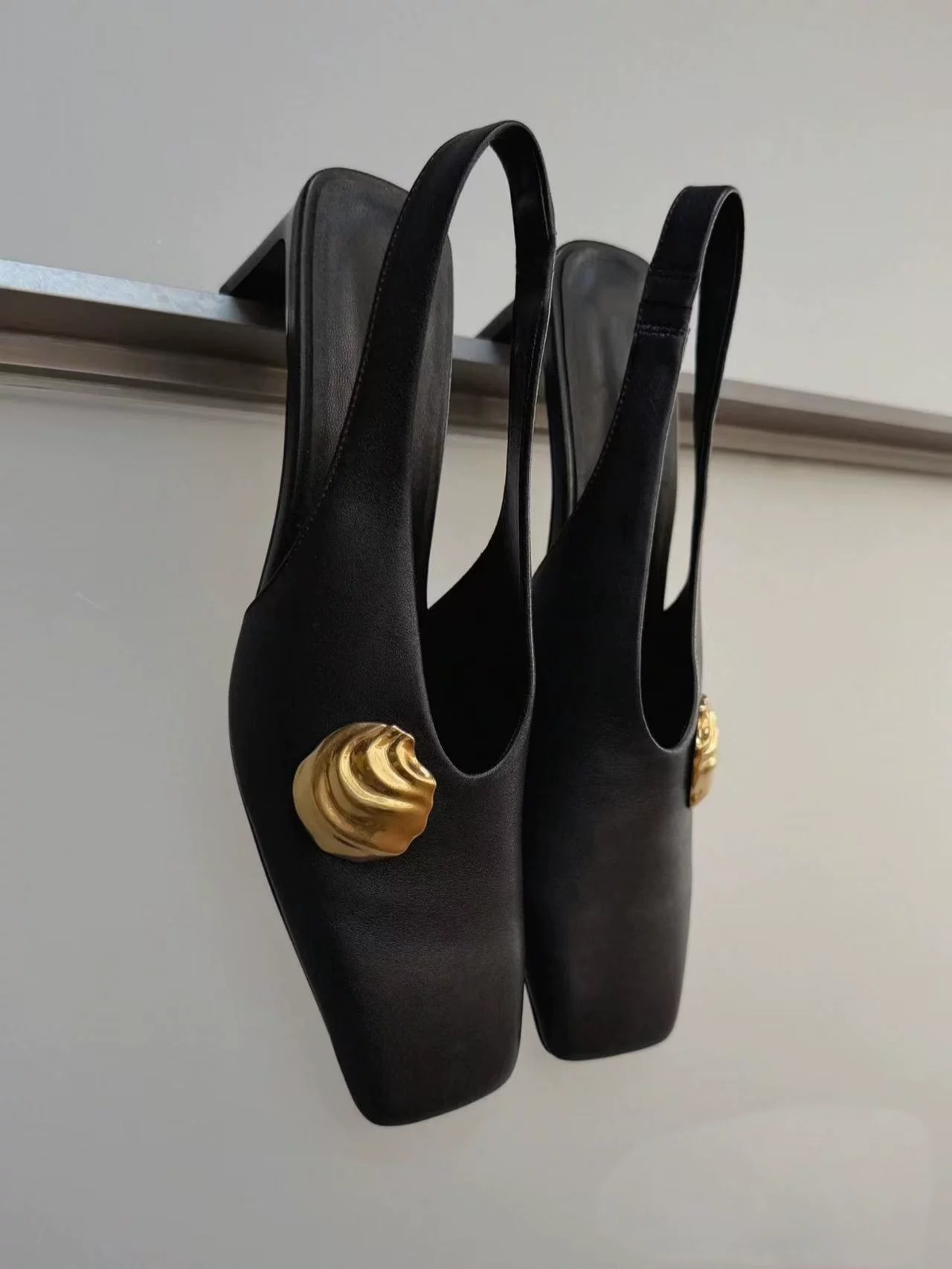 Women's Black Leather Gold She - đánh giá và giá Leather Classic Strap