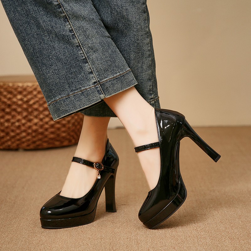 Women's classic round-toe plat - đánh giá và giá Leather Classic Strap