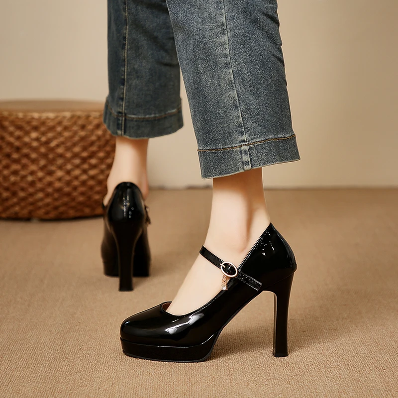 Women's classic round-toe plat - đánh giá và giá Leather Classic Strap